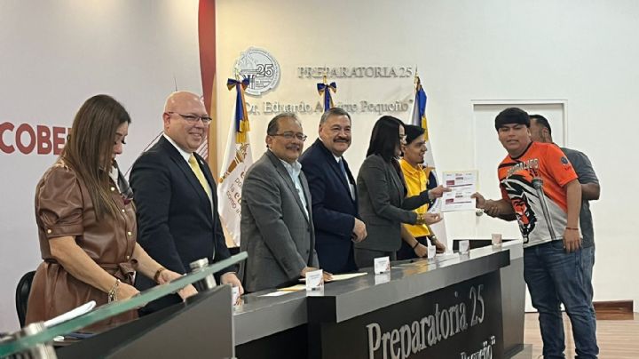 Escobedo lanza becas para estudiantes de preparatoria