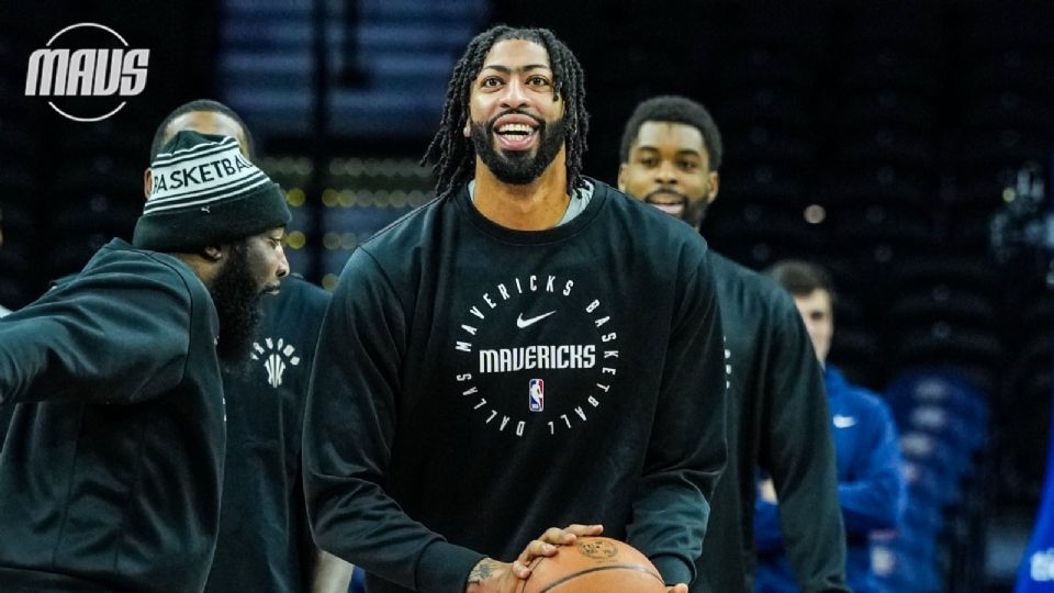 Anthony Davis podría debutar con Dallas en el duelo ante Philadelphia