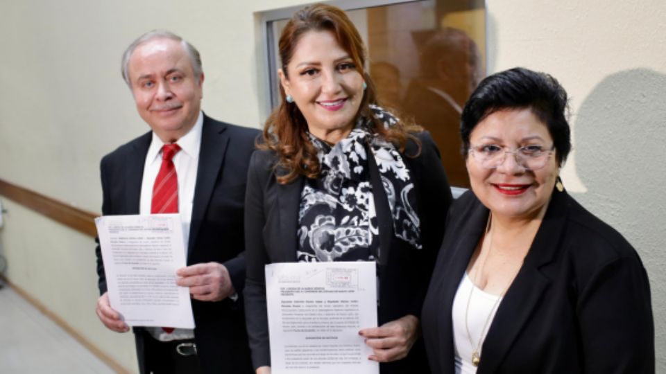 Los diputados locales del PRI, Héctor Morales, Gabriela Govea y Elsa Escobedo, presentaron una iniciativa de reforma a la Ley General de Cambio Climático, exhibir a las empresas más contaminantes.
