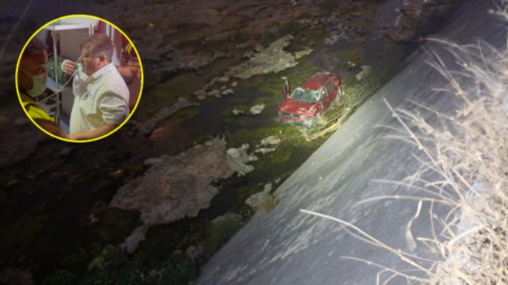 Cae vehículo al lecho del río Santa Catarina, en San Pedro
