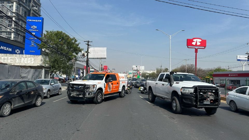 Hombre atropellado provoca congestionamiento vial en Monterrey.