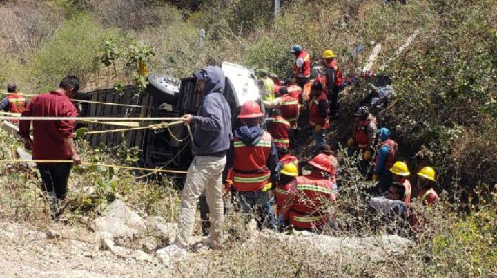 Mueren 11 personas en volcadura de autobús en Oaxaca; regresaban de mitin de Sheinbaum