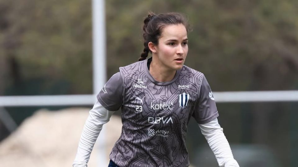 La tica volvió a entrenar con balón con Rayadas