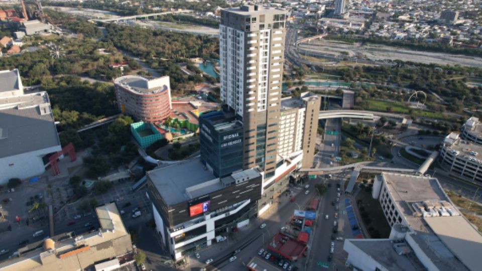 Torre de oficinas.