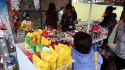 Prohíben venta de comida chatarra en escuelas de Tamaulipas