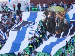Aficionados de Rayados se pelean tras eliminación en Concachampions