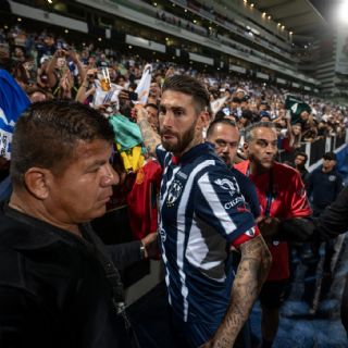 Decepción Albiazul: Noche amarga para aficionados de Rayados en Torreón