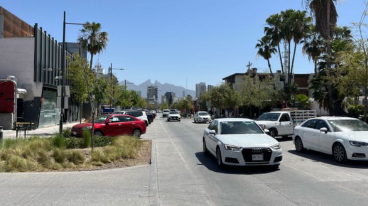Comerciantes de Centrito Valle piden más cajones de estacionamiento y quitar bolardos