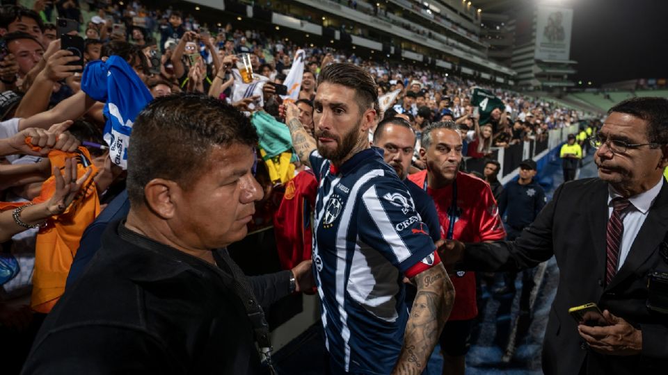 Sergio Ramos se acercó a la afición en el TSM tras la eliminación de Rayados en la Concachampions