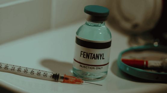 Senado de EU aprueba ley para aumentar la condena por tráfico de fentanilo