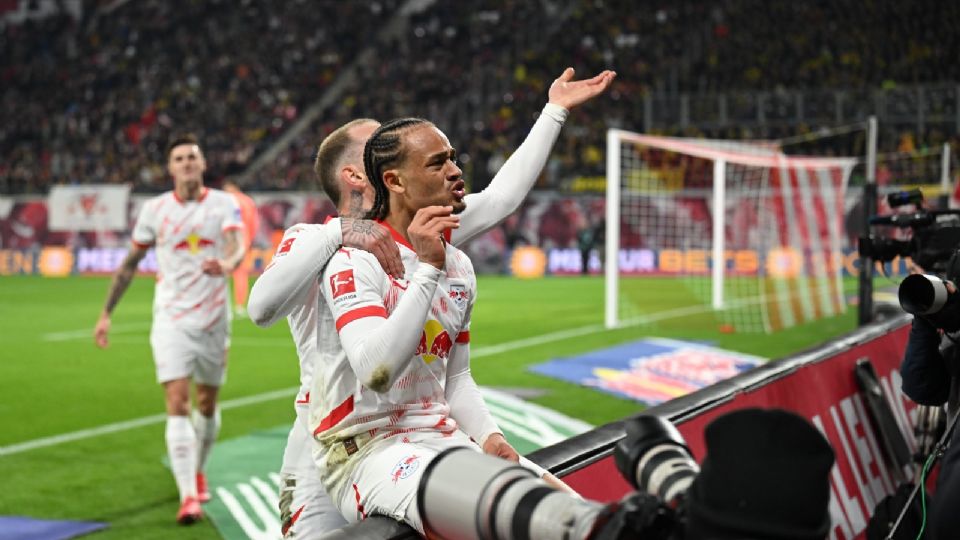 Con goles de Xavi Simons y Openda, el Leipzig supera a un fatigado Dortmund