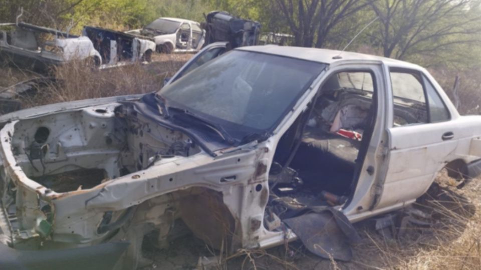 Elementos de la Policía Municipal de Pesquería aseguraron ocho vehículos abandonados en los ejidos Francisco Villa y Los Remates, como resultado de trabajos de inteligencia.