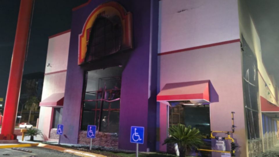 La madrugada de este domingo, se incendió un restaurante ubicado en la avenida Miguel Alemán, dentro del Parque Industrial Milimex, en el municipio de Apodaca