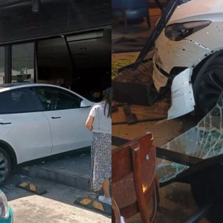Hombre se confunde de pedal e impacta su auto eléctrico contra cafetería en Monterrey