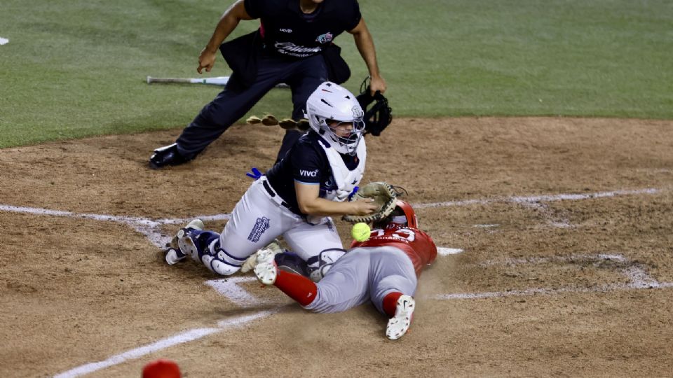 Diablos Rojos toma la delantera en la Serie de la Reina al vencer 7-6 a Sultanes Femenil
