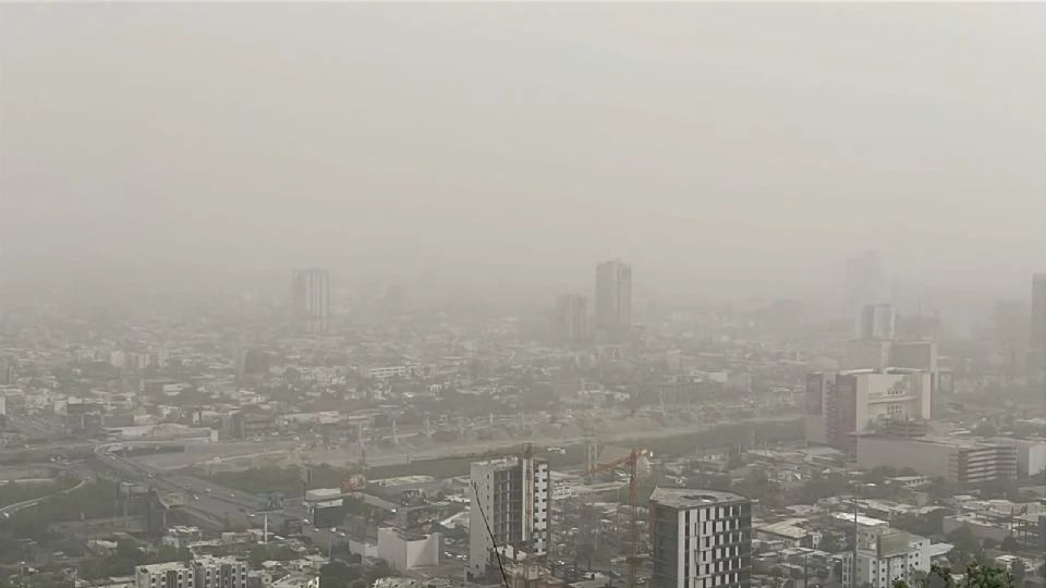 Cámara industrial pide reforzar medidas a constructoras ante contingencia ambiental en NL.