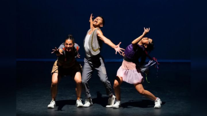 Actores de teatro se entregan a su público: solo 2 asistentes