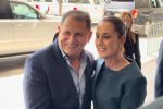 ‘Abuelo’ Cruz recibe y abraza a Claudia Sheinbaum en Monterrey