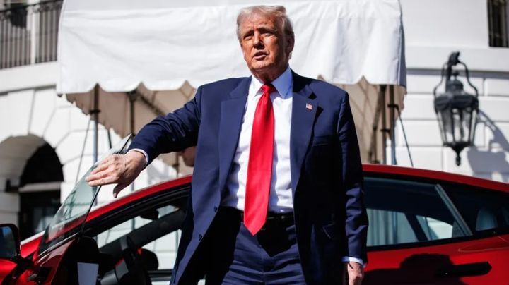 Trump: 'Podrían ir a cárceles de El Salvador' personas que queman Teslas en EU