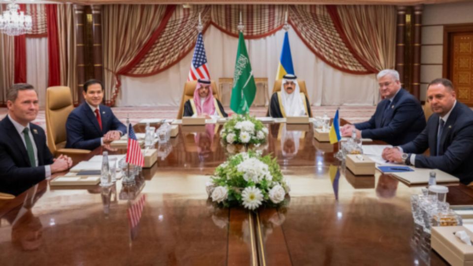 Las delegaciones ucraniana y estadounidense comenzaron este domingo una reunión en la capital saudí, Riad, para abordar eventuales treguas parciales sobre la energía y la infraestructura civil.