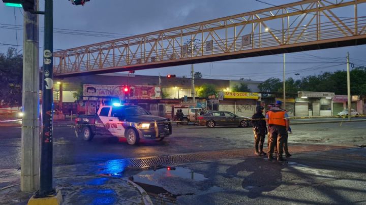 Abandonan auto con armas tras balacera en Monterrey