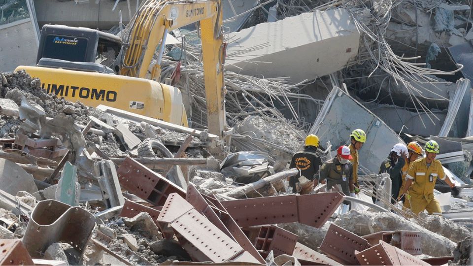 Suman 200 muertos y 730 heridos por el terremoto en Bangkok.