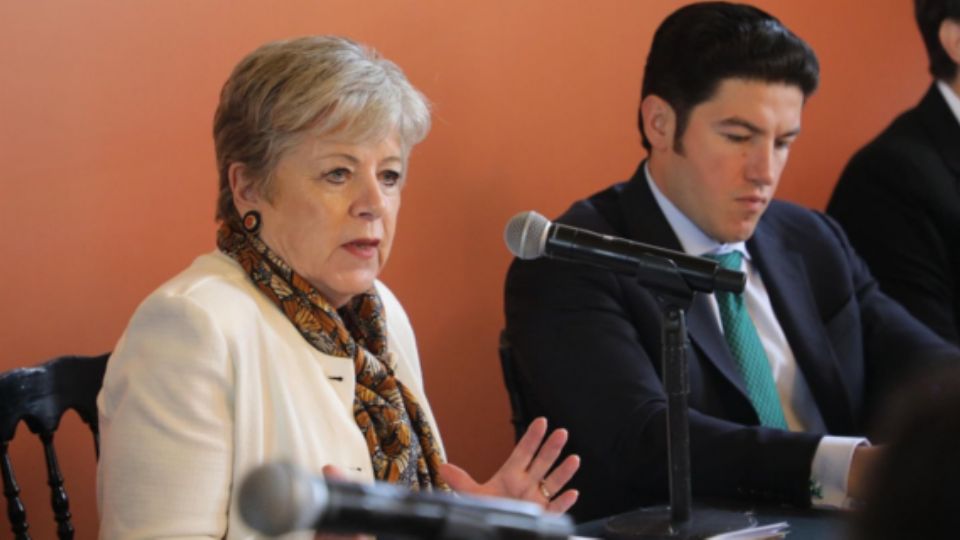 Alicia Bárcena, secretaria de Medio Ambiente y Recursos Naturales, admitió que su dependencia no tiene  suficientes inspectores para vigilar a la Refinería de Cadereyta y recurrirá a los de Pemex.