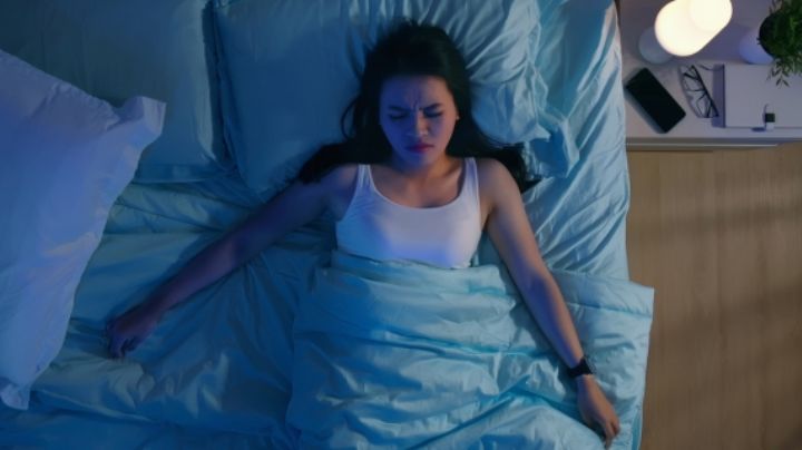 ¿Te da mucho calor en las noches? 5 trucos sencillos de la IA para poder dormir tranquilo