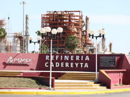 Tras inspección a refinería, Estado y Pemex acuerdan estrategia para identificar malos olores