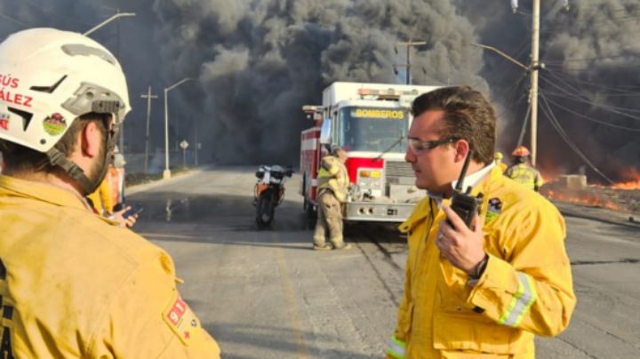 Cierran Av. Heberto Castillo a causa de incendios en García, NL