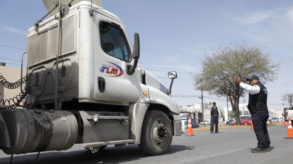 Escobedo lanza operativo para detectar vehículos contaminantes.