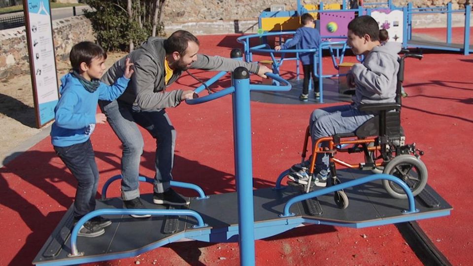 San Pedro lanza consulta pública para que haya juegos inclusivos en parques y plazas.