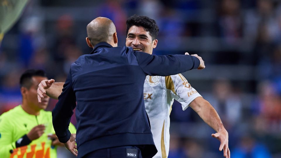 Guido Pizarro se abraza con Nicolás Ibáñez, autor del gol de Tigres en el empate con FC Cincinnati