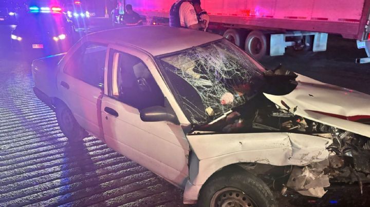 Conductora intenta ganarle al tren y es impactada en Escobedo