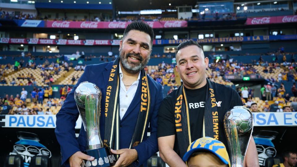 José Rivas e Israel Jiménez fueron parte los festejos del aniversario de Tigres previo al juego ante Querétaro