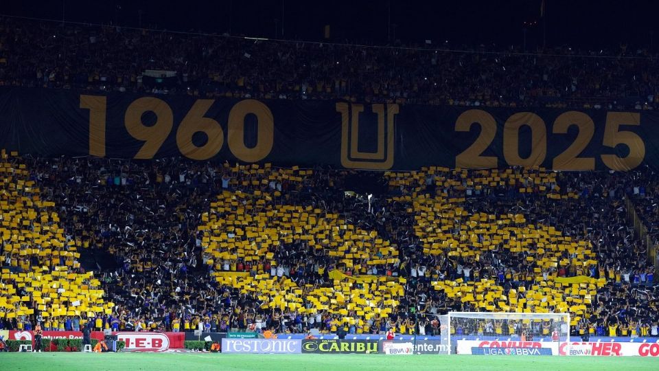 Mosaico en el Estadio Universitario por el 65° aniversario de Tigres