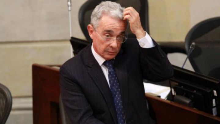 Proyectan por error video porno en juicio contra expresidente colombiano