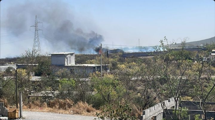 Se incendia un depósito de madera en Hidalgo, NL