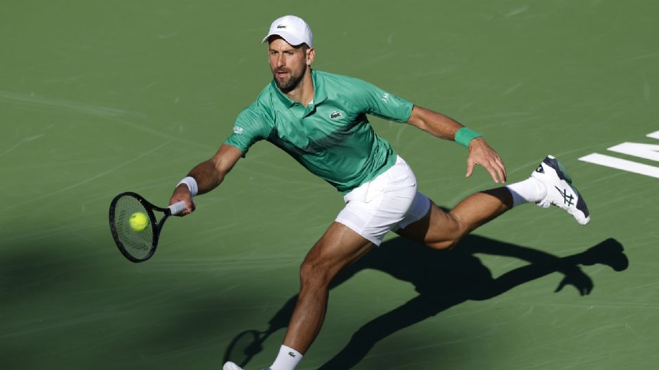 El tenista serbio comete 37 errores no forzados y dice adiós en segunda ronda del Masters 1000.'