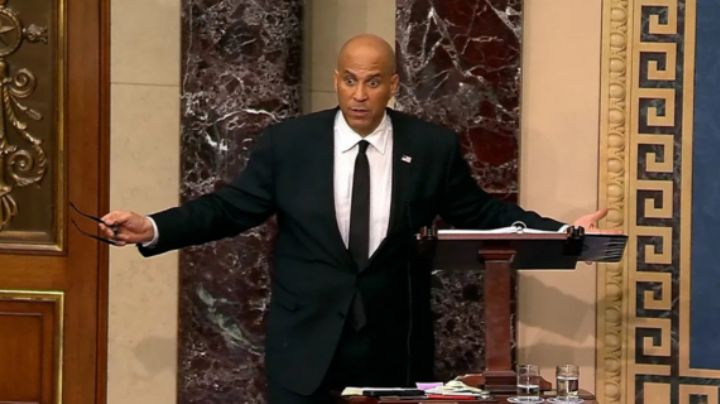 Cory Booker pronuncia el discurso más largo en la historia del Senado de EU: 25:04 horas
