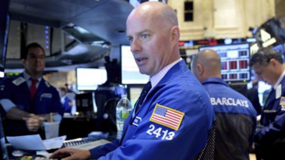 Wall Street cerró este martes en terreno mixto a la espera de que mañana el presidente estadounidense, Donald Trump, concrete finalmente los aranceles que impondrá a diferentes países y sectores.