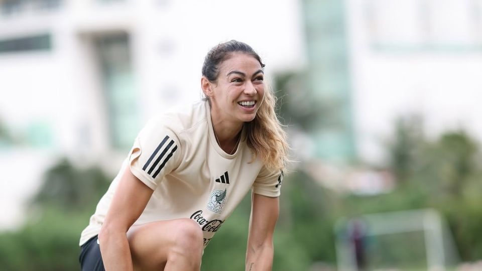Christina Burkenroad durante un entrenamiento con la Selección Mexicana Femenil