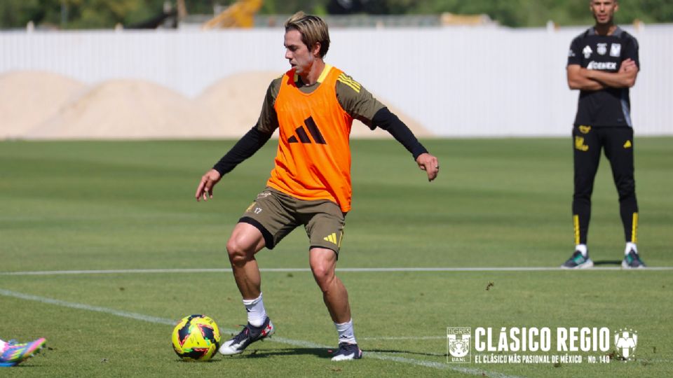 Sebastián Córdova durante un entrenamiento con Tigres de cara al Clásico Regio