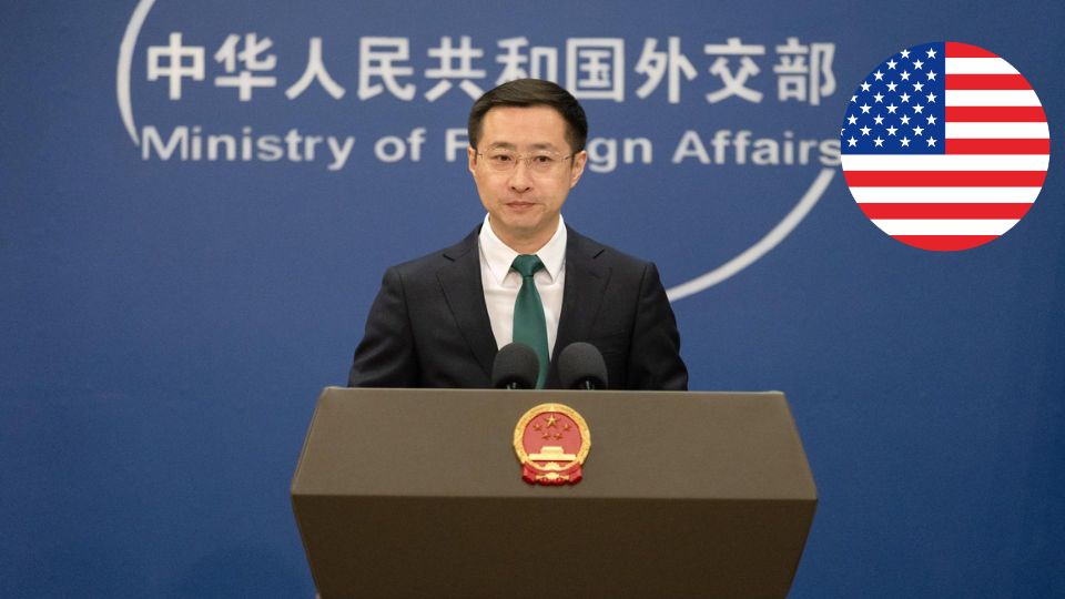 El portavoz del Ministerio de Asuntos Exteriores de China, Lin Jian, ofrece una rueda de prensa en Pekín | EFE/EPA/JESSICA LEE