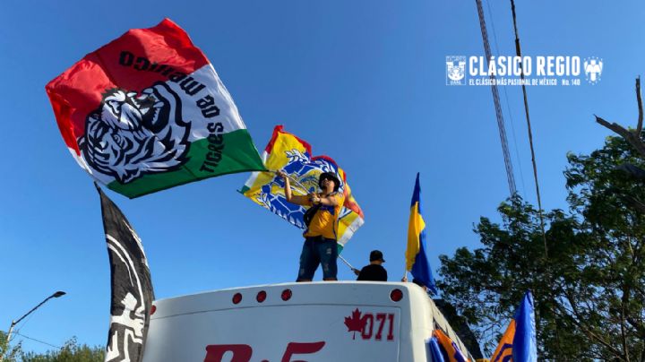 Libres y Lokos calentaron el Clásico 140 con caravana de pasión auriazul