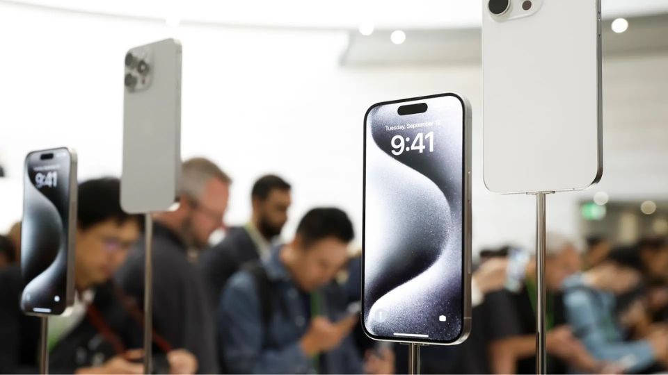 Trump excluye a los 'smartphones' y los monitores de computadoras de los aranceles.