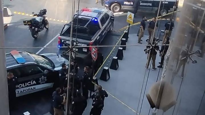 Matan a 2 hombres afuera de gimnasio en plaza comercial en Zapopan