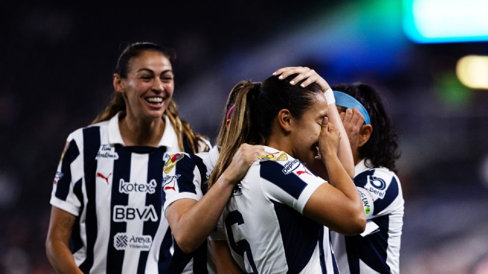 Zellyka Arce celebra su anotación frente a León en Liga MX Femenil