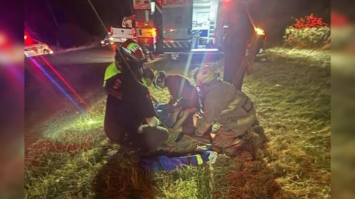 Accidente vial en carretera a Cerro Prieto deja 2 lesionados y provoca incendio en pastizal