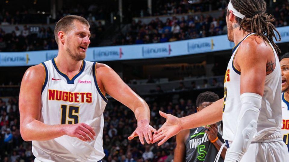 Nikola Jokic firma un triple doble de 61 puntos
